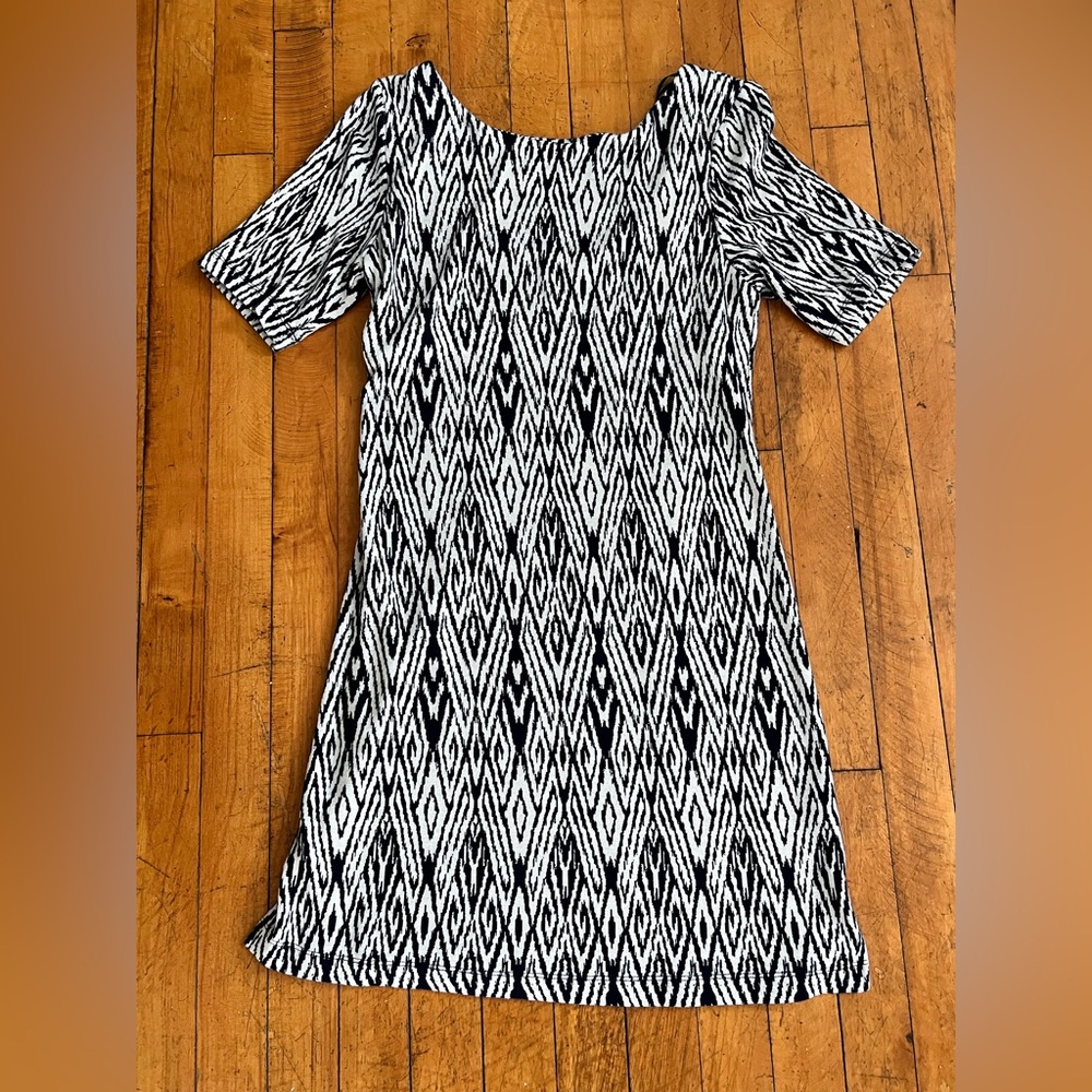 Tart Short Sleeve Mini Ikat Dress with Scoop Back & Built in Self Bra, Size S